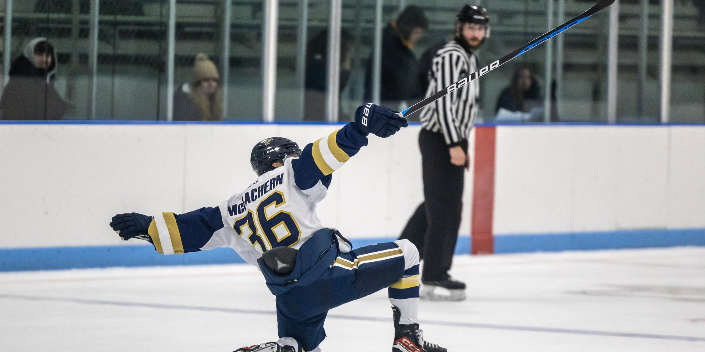 Men&rsquo;s Hockey Ties Nichols, 1-1, Wins Shootout