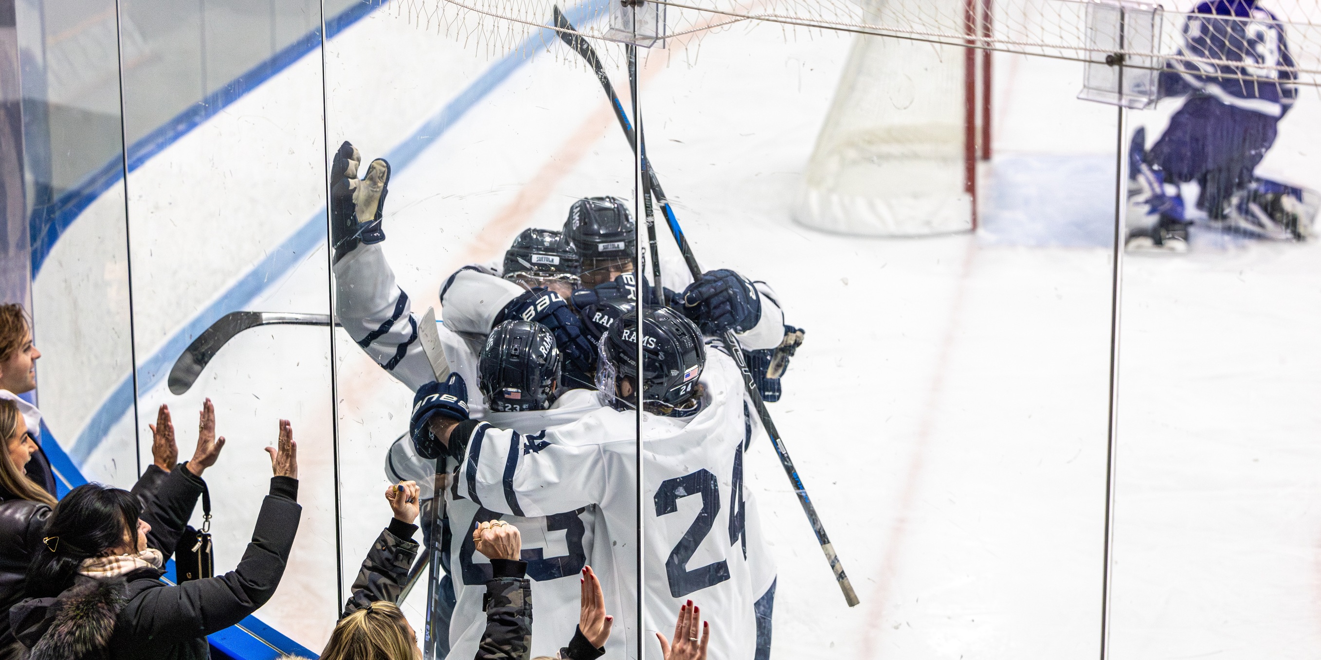 Men&rsquo;s Ice Hockey Charges Past Curry, 5-0
