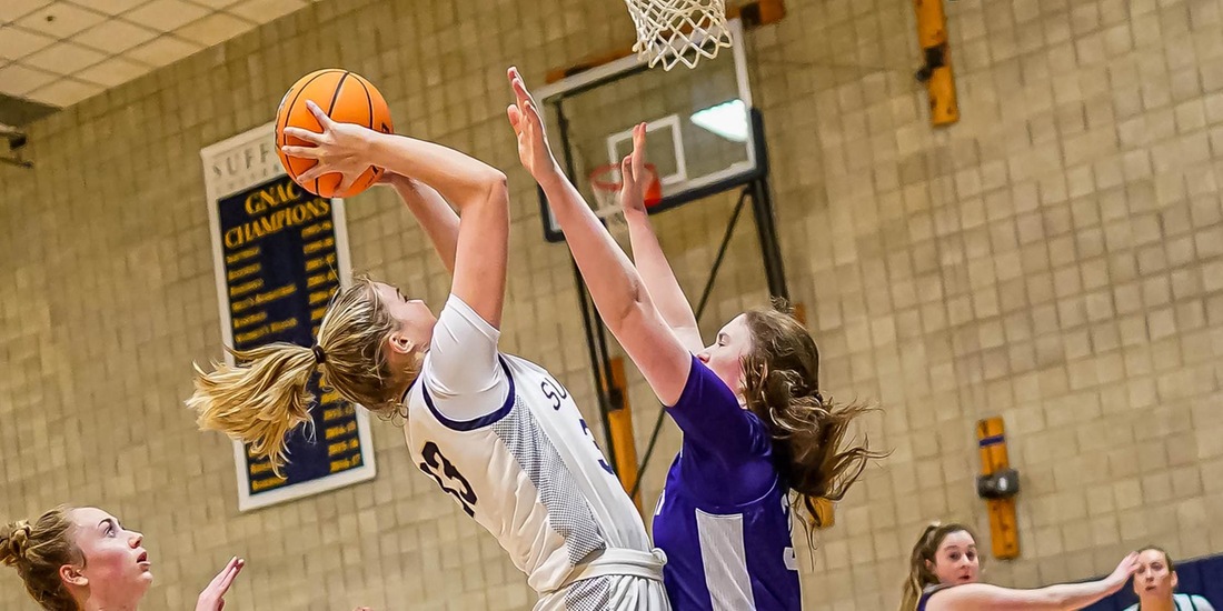 Women&rsquo;s Basketball Defeats UNE, 62-59, to End Regular Season